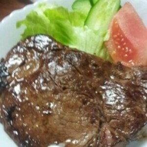 肉は厚い方が旨い！豪快に焼くサーロインステーキ